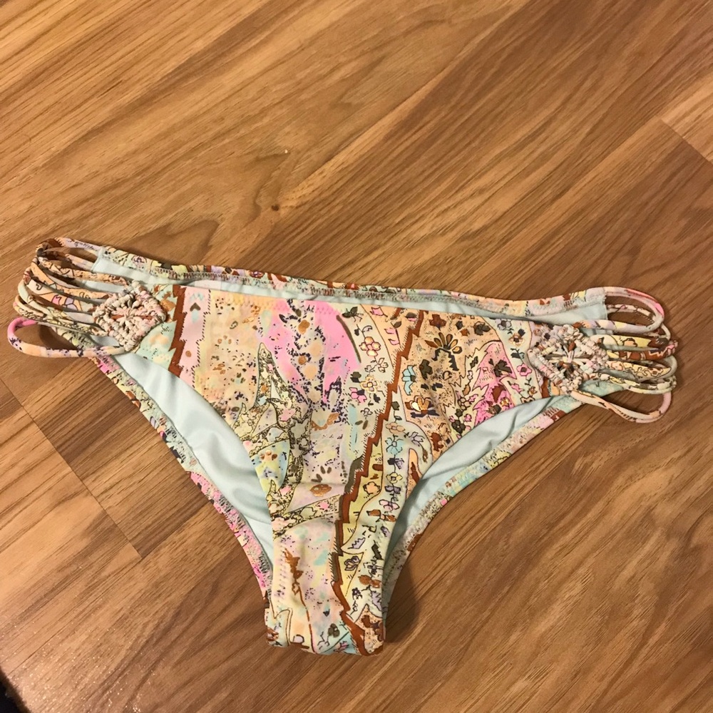Victoria’s Secret cheeky bikini bottoms